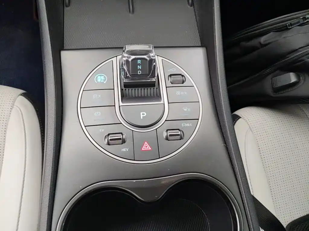 BYD Seal 05 DM-i — фото 13