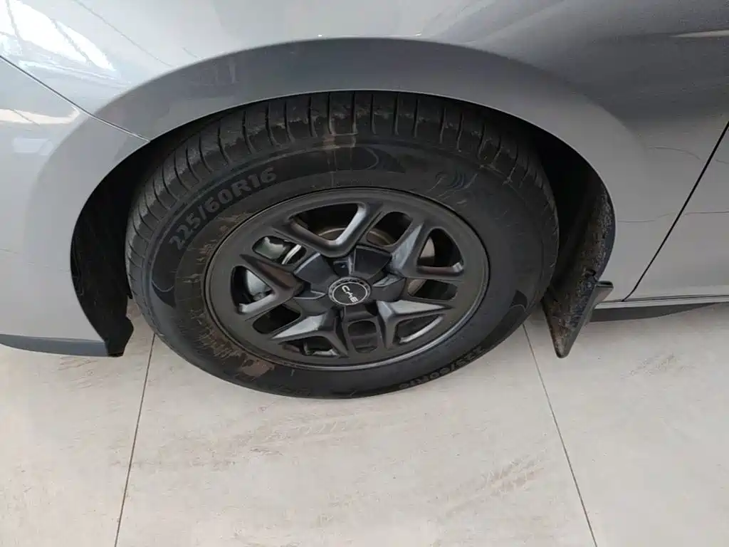 BYD Seal 05 DM-i — фото 22