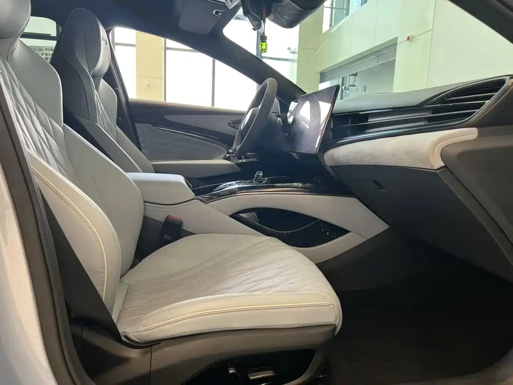 BYD Seal — фото 15