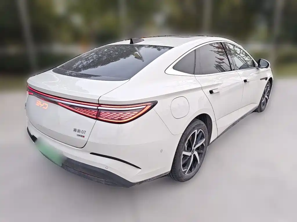 BYD Seal 07 DM-i — фото 9