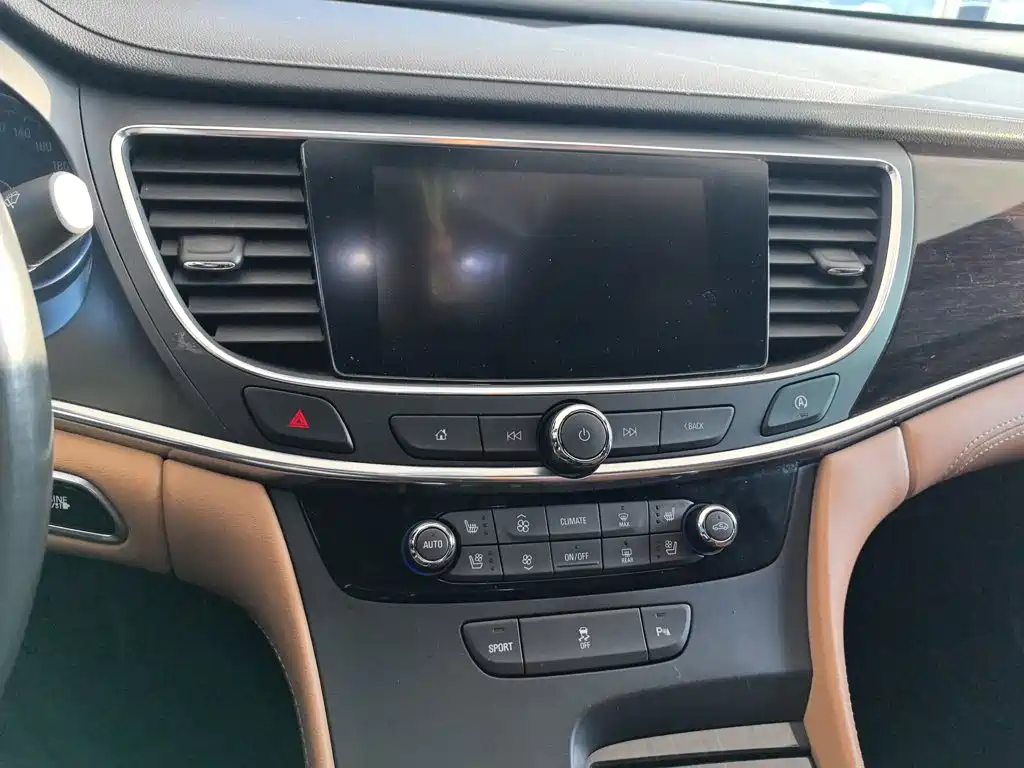 Buick LaCrosse — фото 9