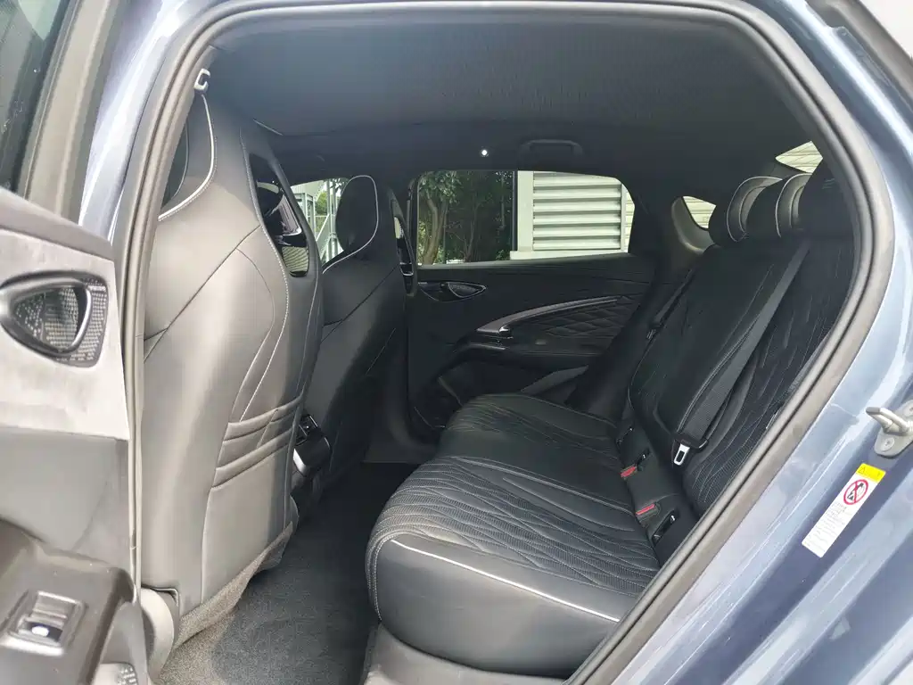 BYD Seal — фото 10
