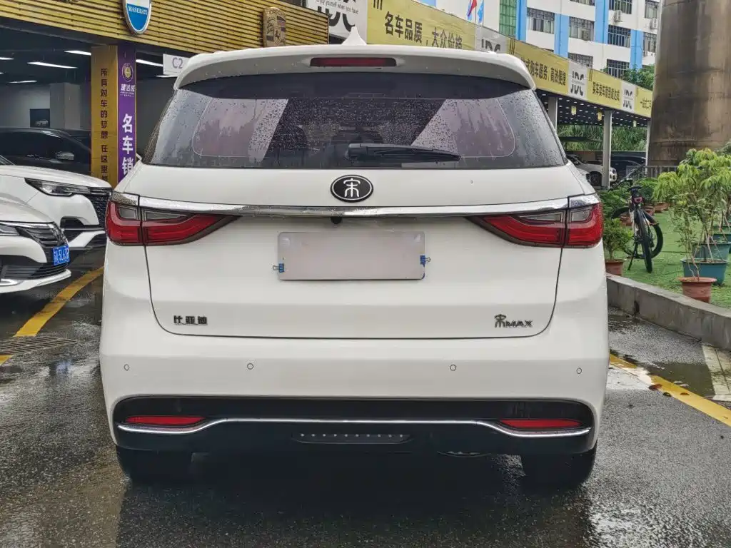 BYD MAX — фото 10