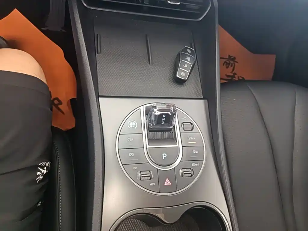 BYD Seal 05 DM-i — фото 14