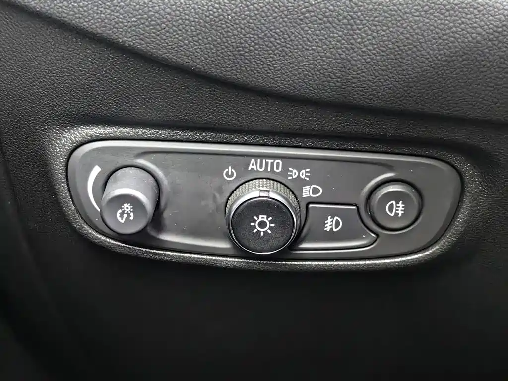 Chevrolet Equinox — фото 21