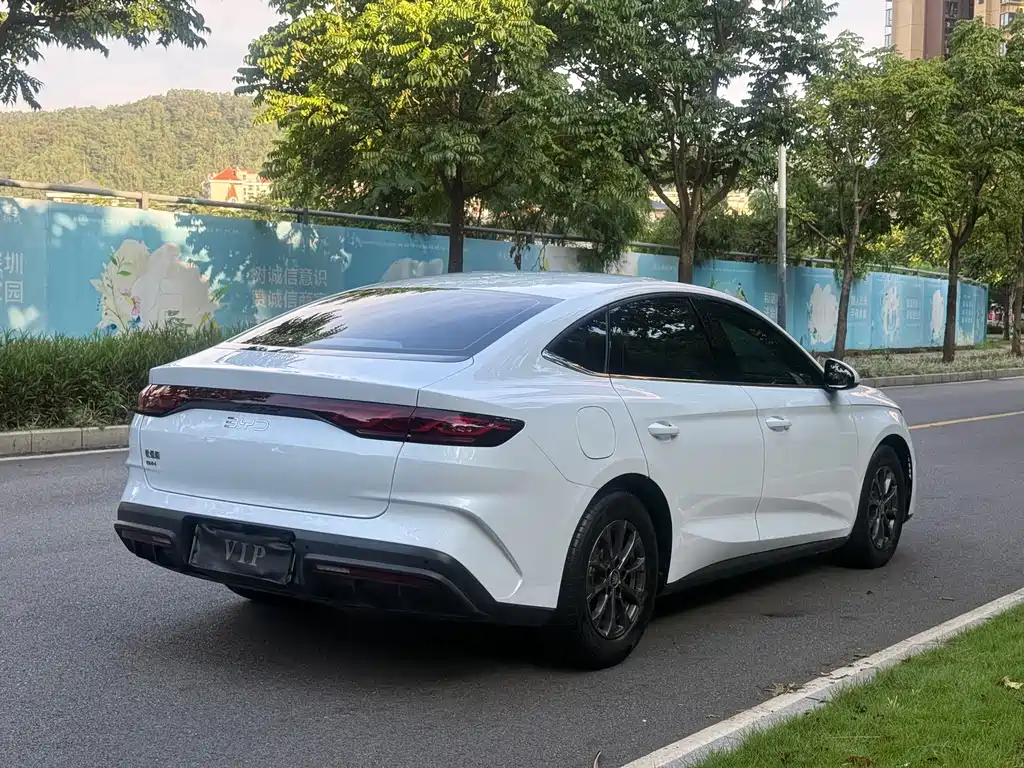 BYD Qin L — фото 10