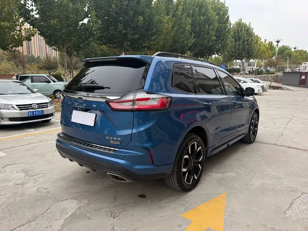 Ford Edge — фото 7