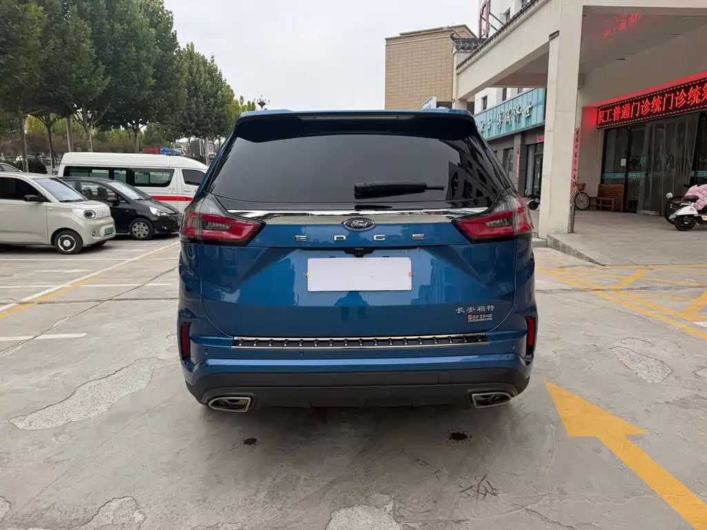 Ford Edge — фото 8