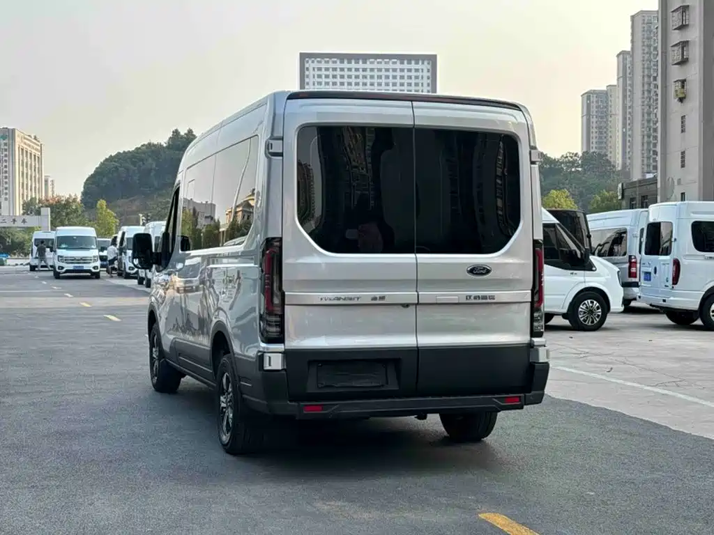 Ford Transit T8 — фото 10