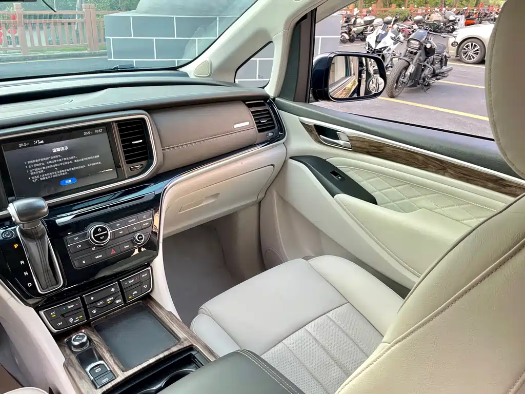 GAC Motor Trumpchi M8 — фото 30