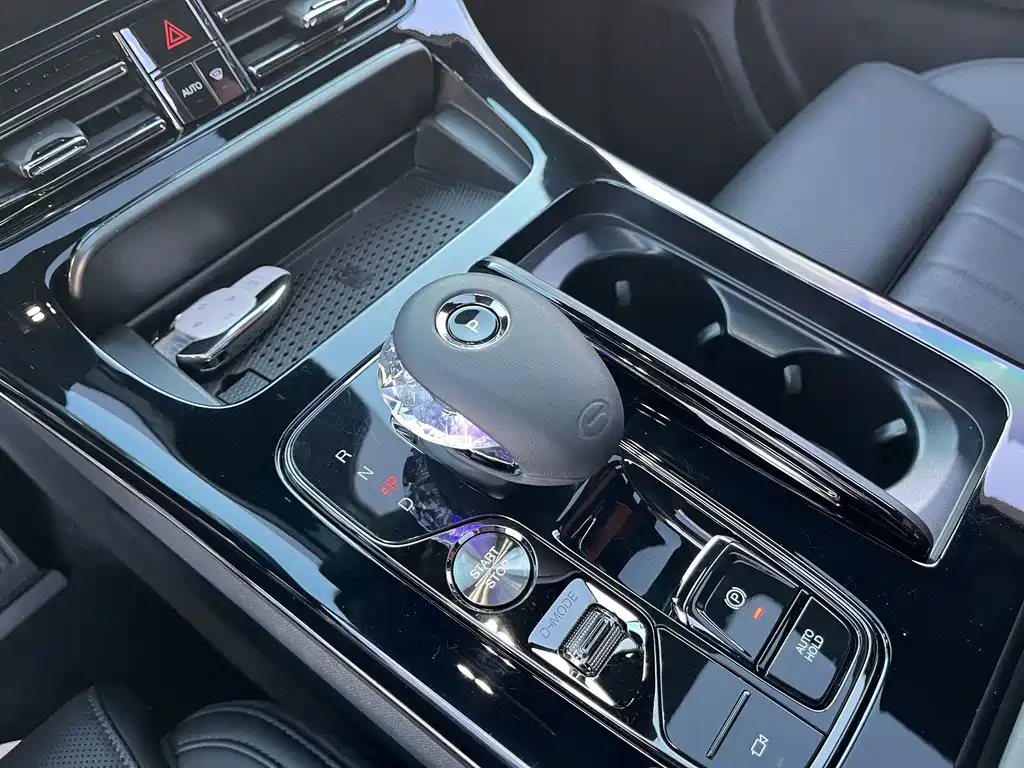 GAC Motor Trumpchi M8 — фото 9