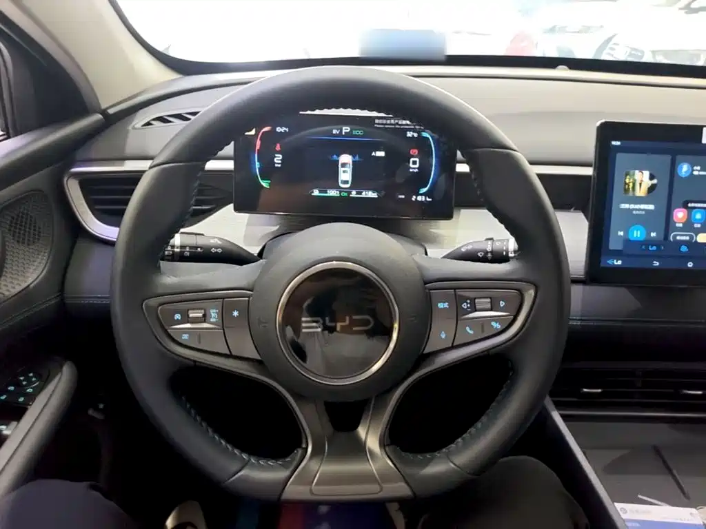 BYD Seal 05 DM-i — фото 11