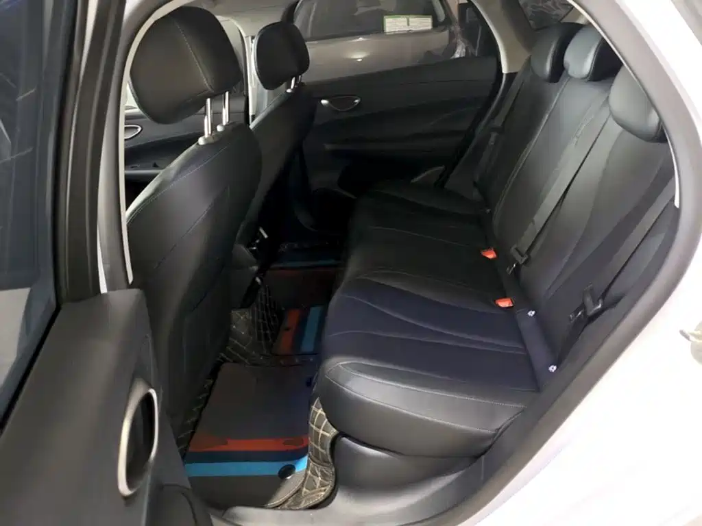 BYD Seal 05 DM-i — фото 17