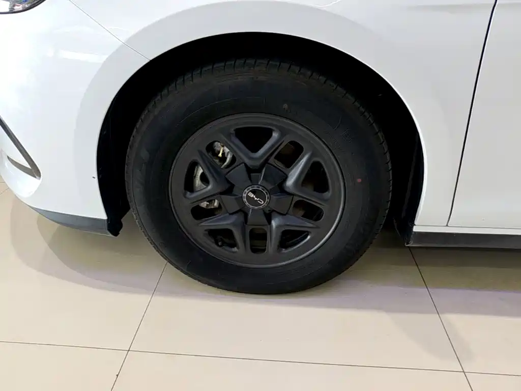 BYD Seal 05 DM-i — фото 23