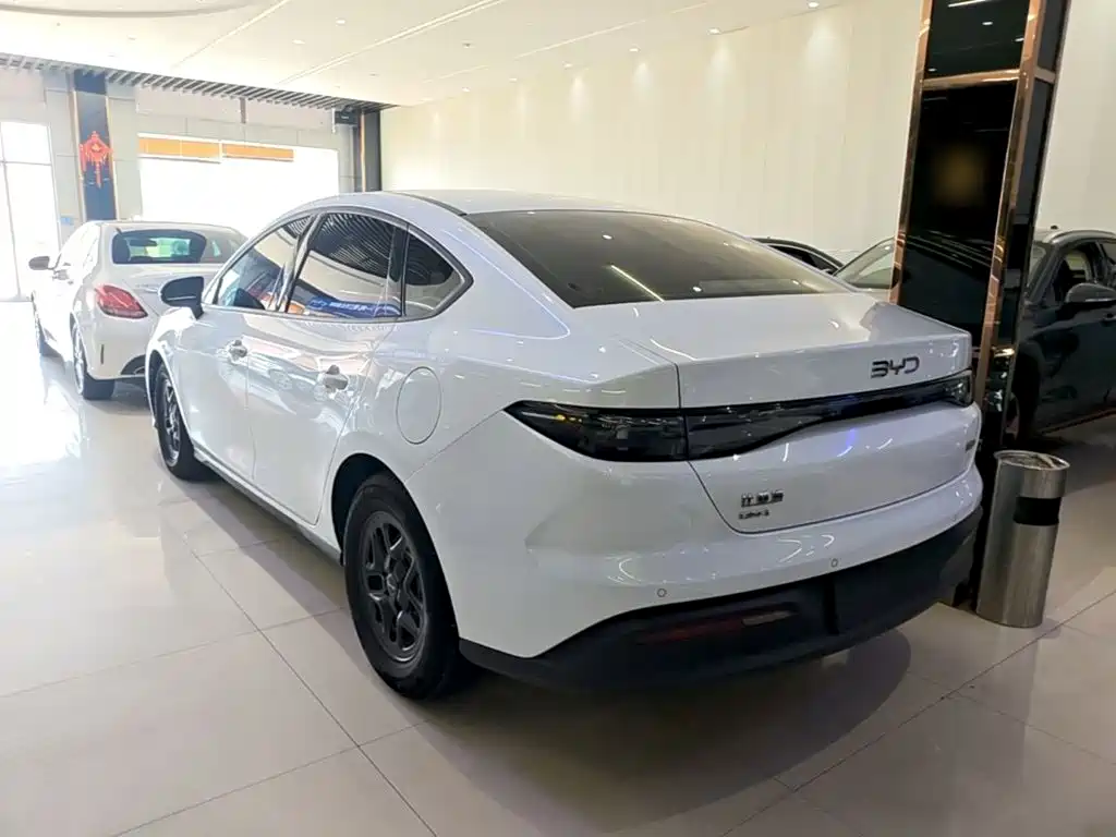 BYD Seal 05 DM-i — фото 5