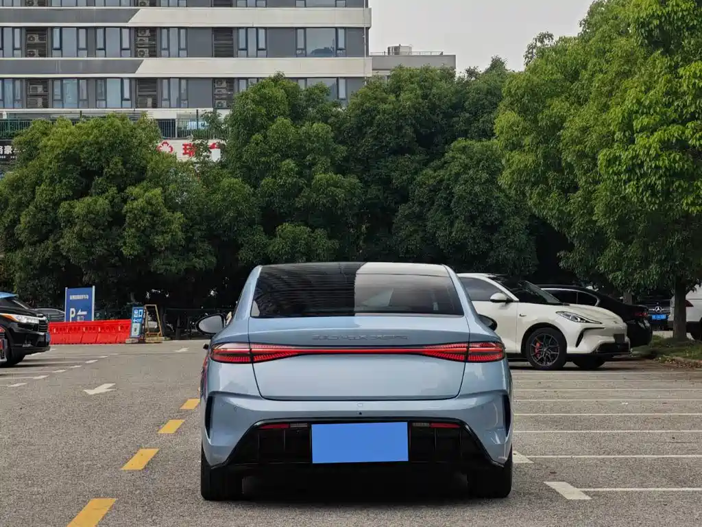 BYD Seal — фото 8
