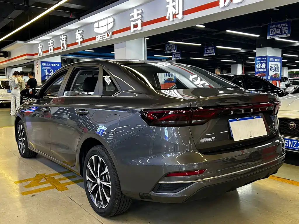 Geely Emgrand — фото 15