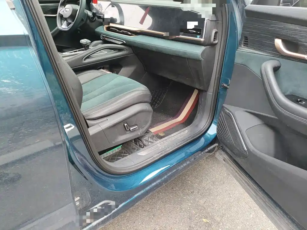 Geely Monjaro — фото 17