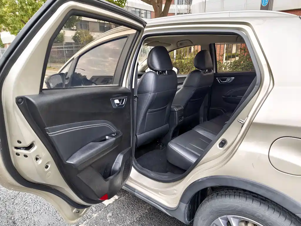 Geely Vision X3 — фото 20