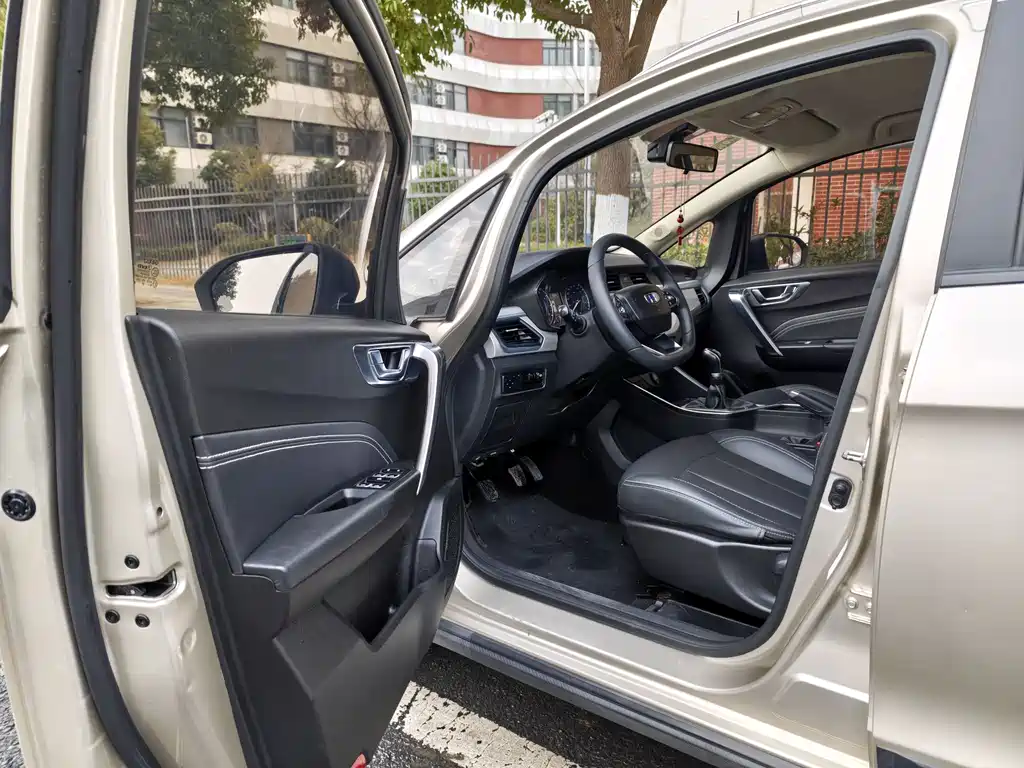 Geely Vision X3 — фото 7