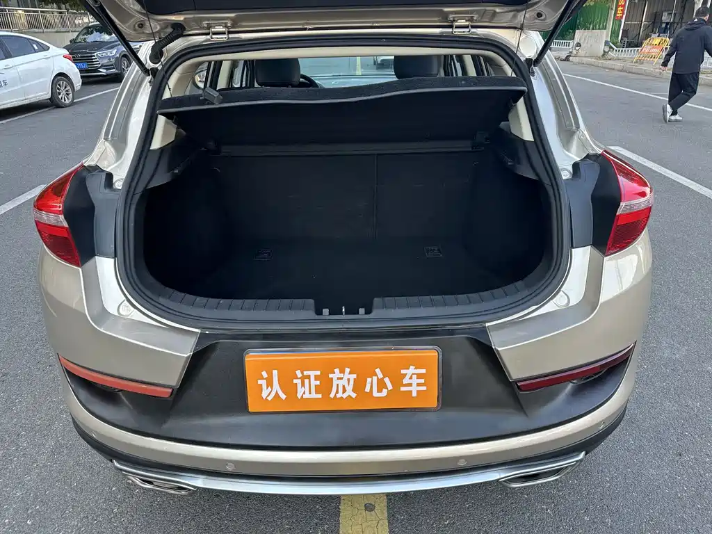 Geely Emgrand GS — фото 10