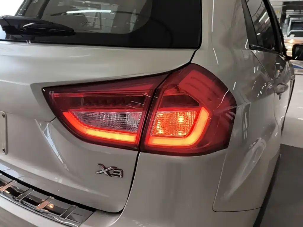 Geely Vision X3 — фото 7