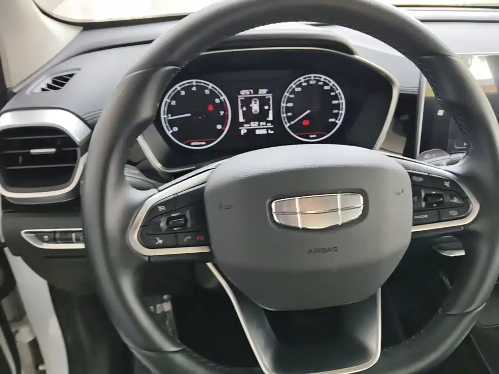 Geely Binyue — фото 10