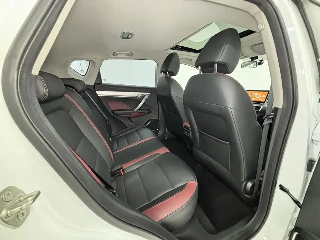 Geely Binyue — фото 11