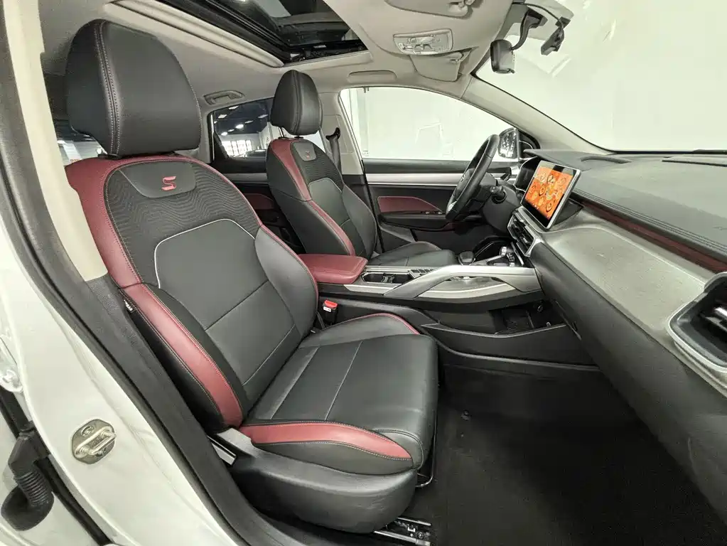 Geely Binyue — фото 10