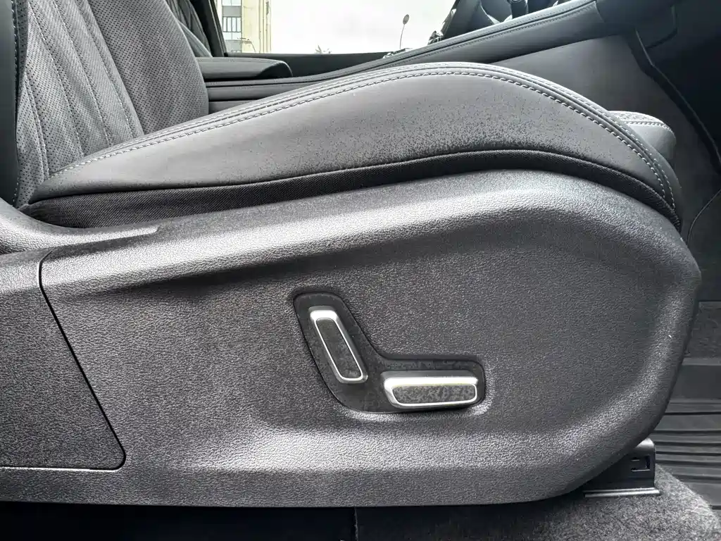 Geely Monjaro — фото 11