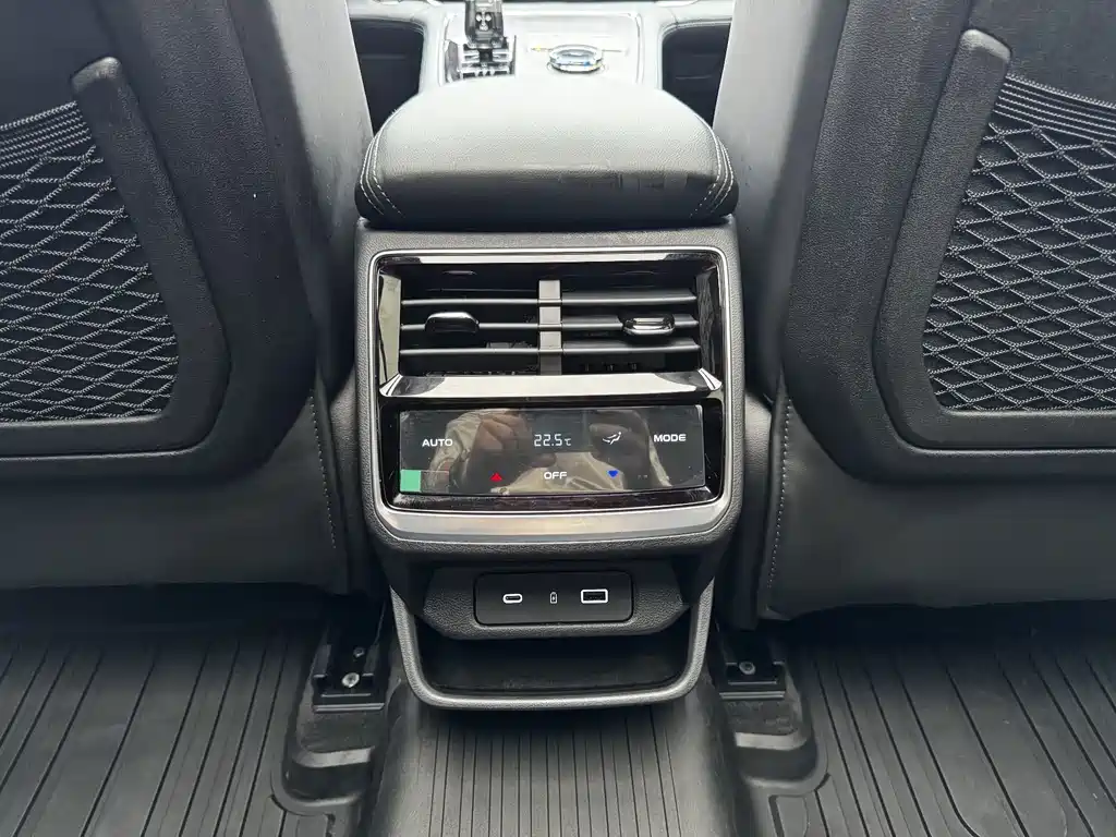 Geely Monjaro — фото 15