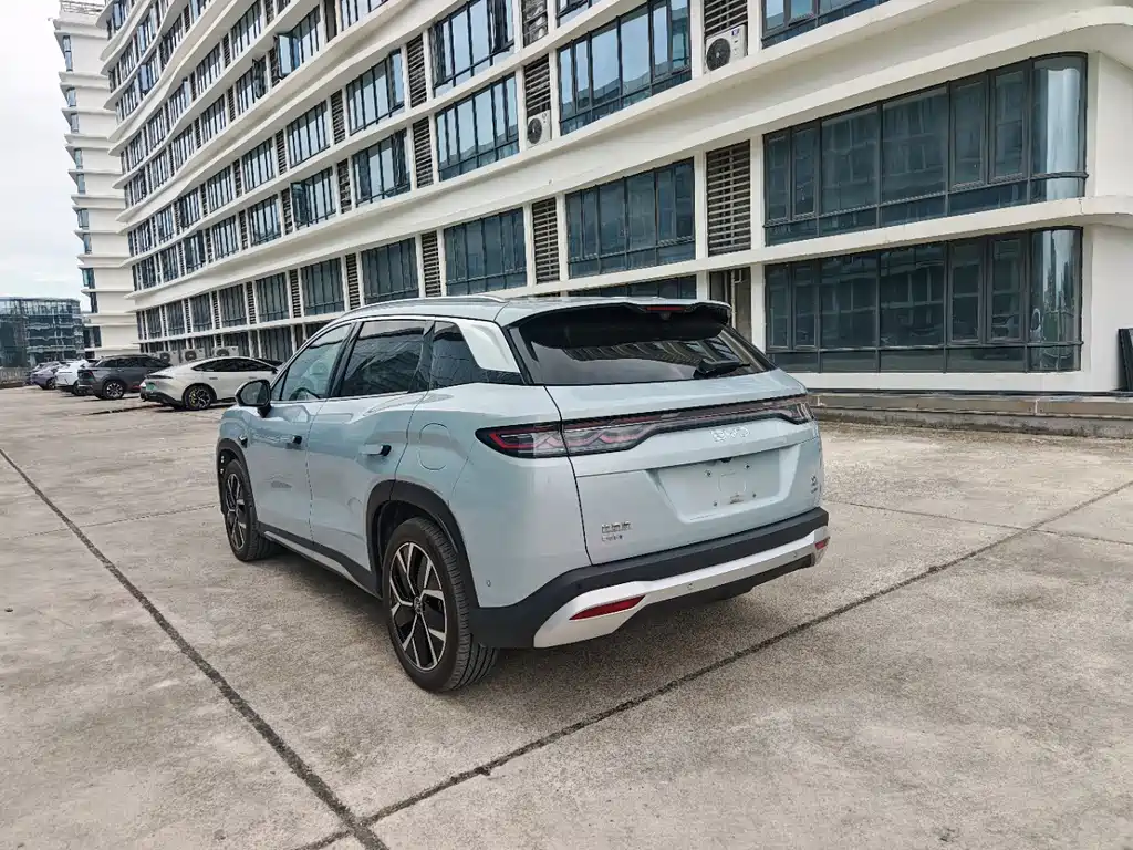 BYD L DM-i — фото 4