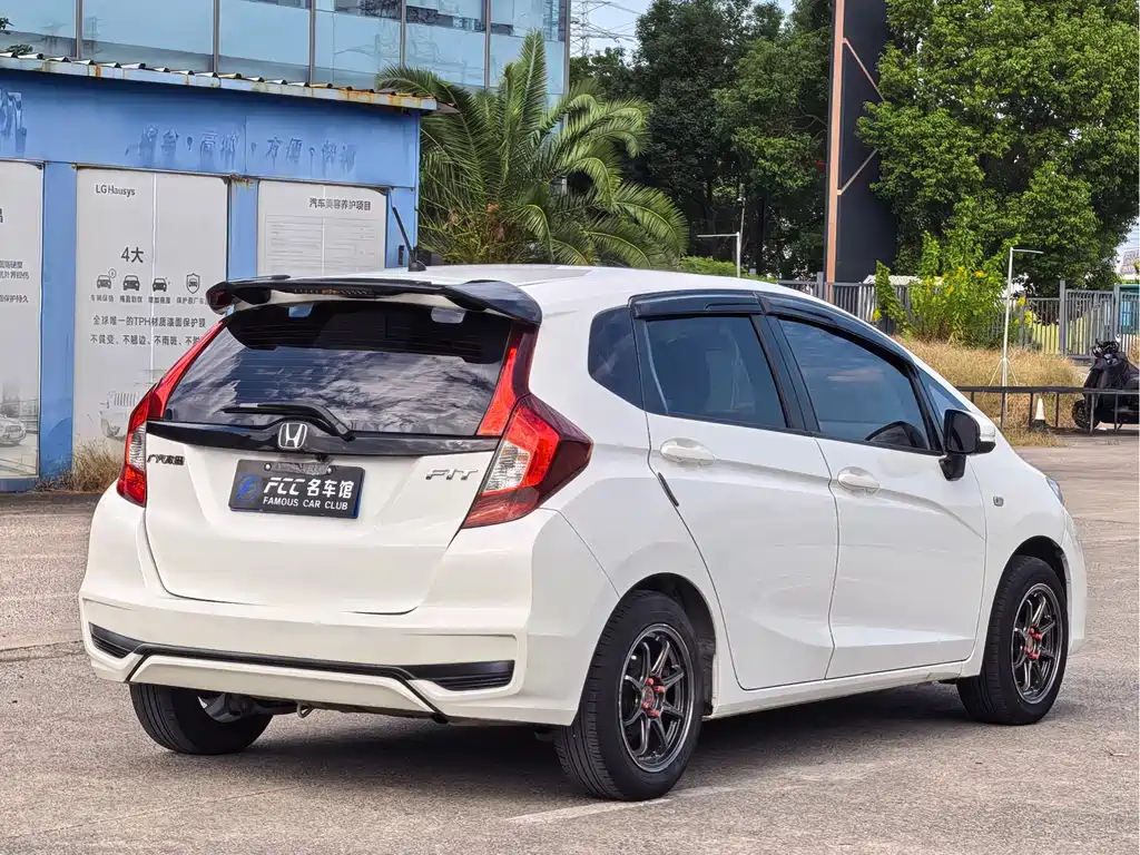 Honda Fit — фото 5