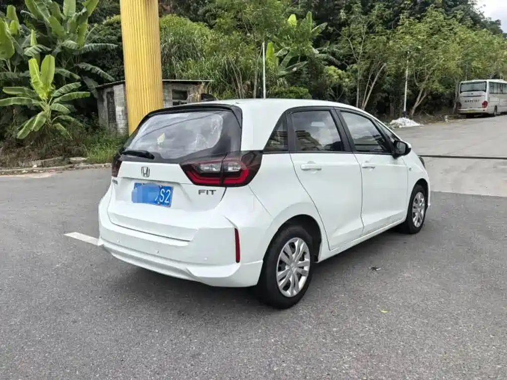 Honda Fit — фото 8