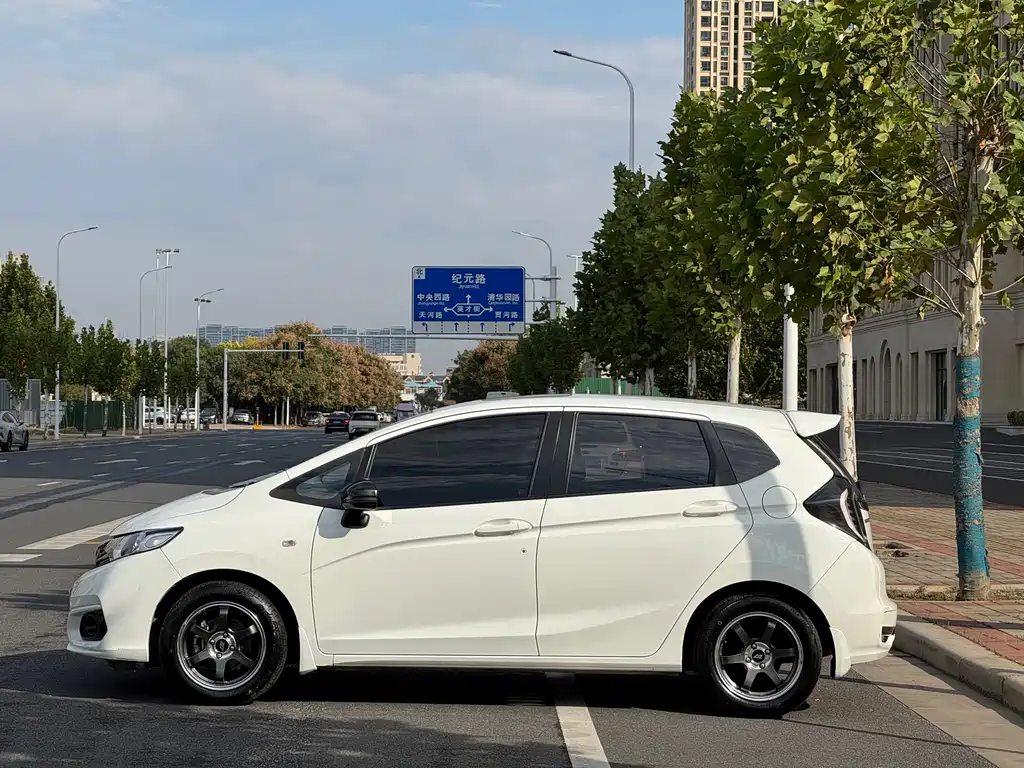 Honda Fit — фото 3