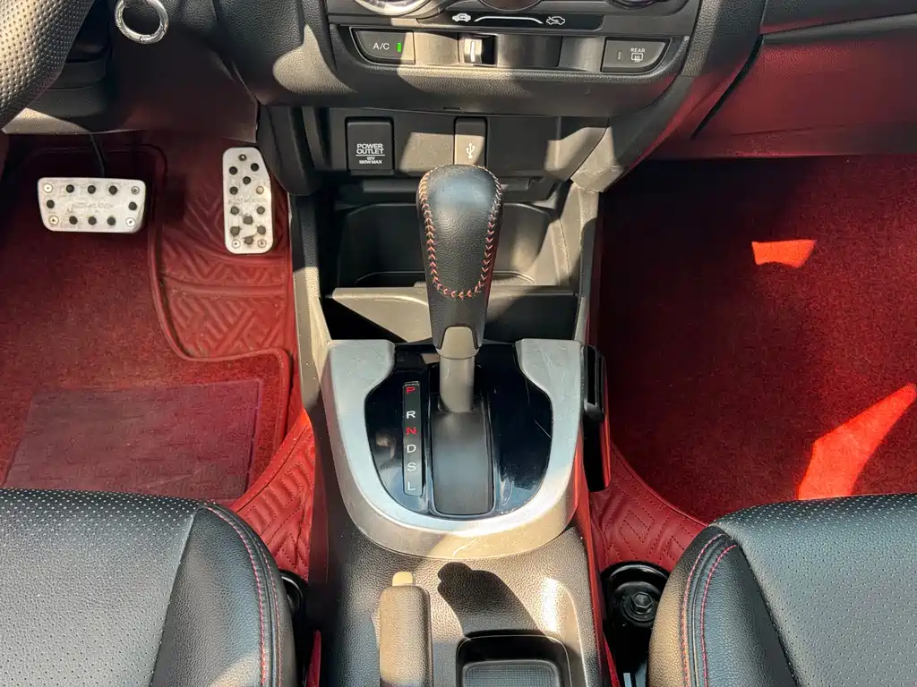 Honda Fit — фото 7