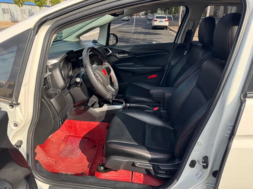Honda Fit — фото 9