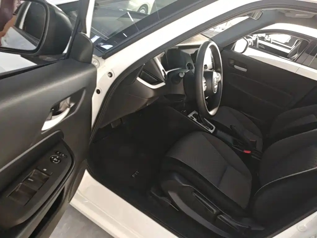Honda Fit — фото 15
