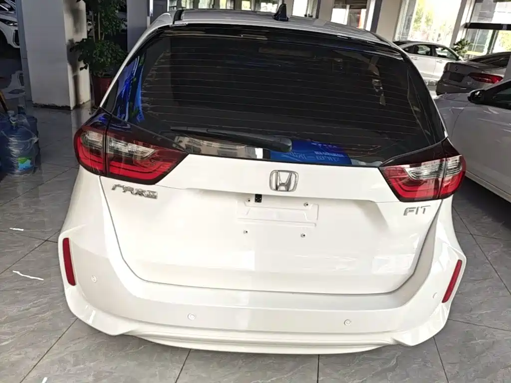 Honda Fit — фото 5