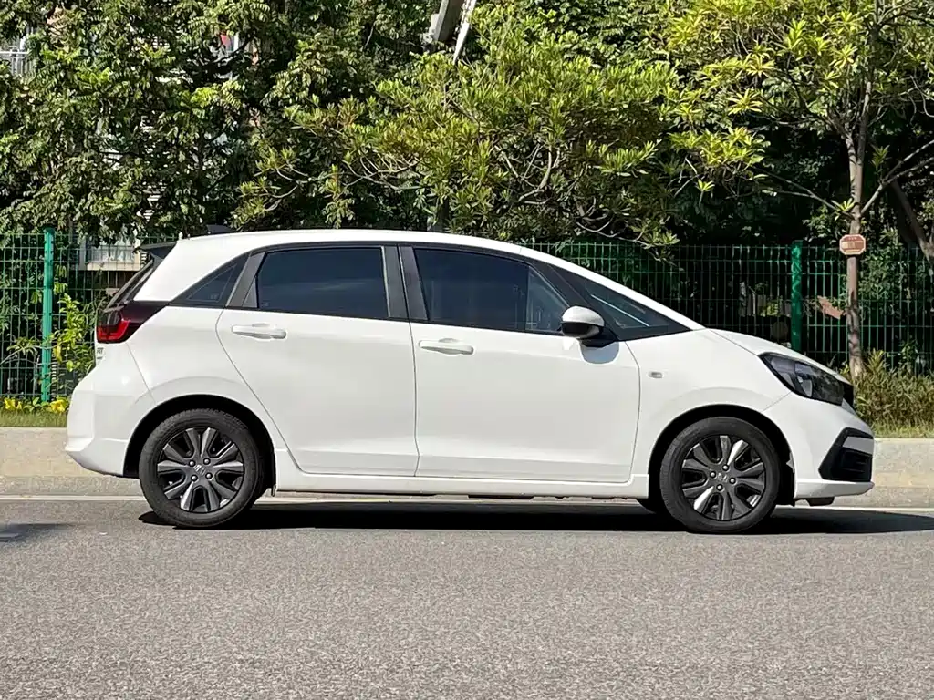 Honda Fit — фото 4