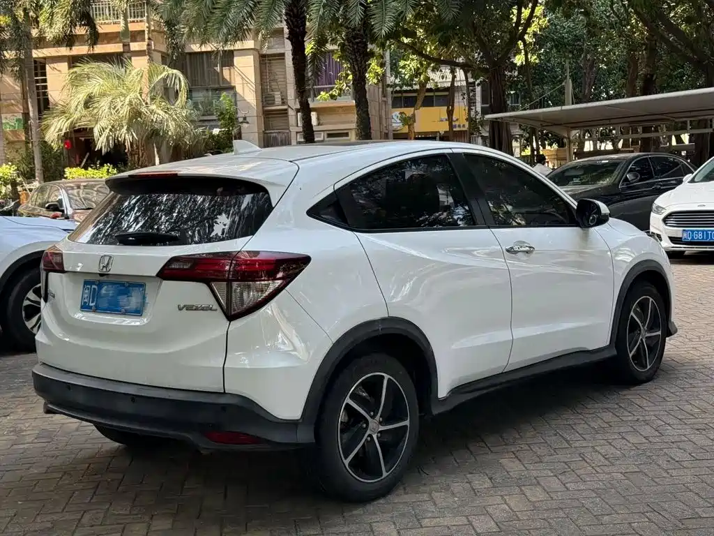 Honda Vezel — фото 9