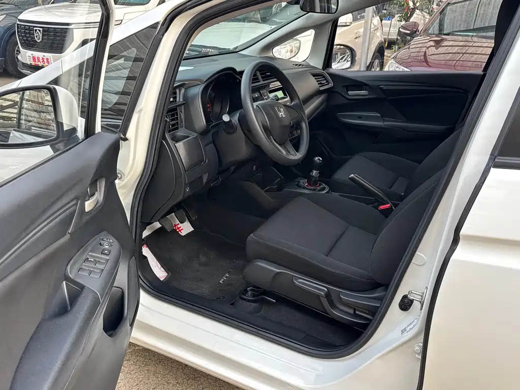 Honda Fit — фото 5