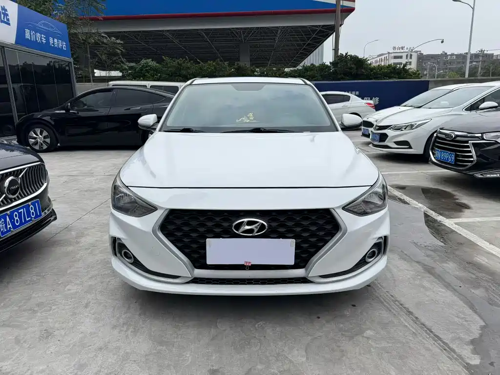 Hyundai Elantra — фото 2