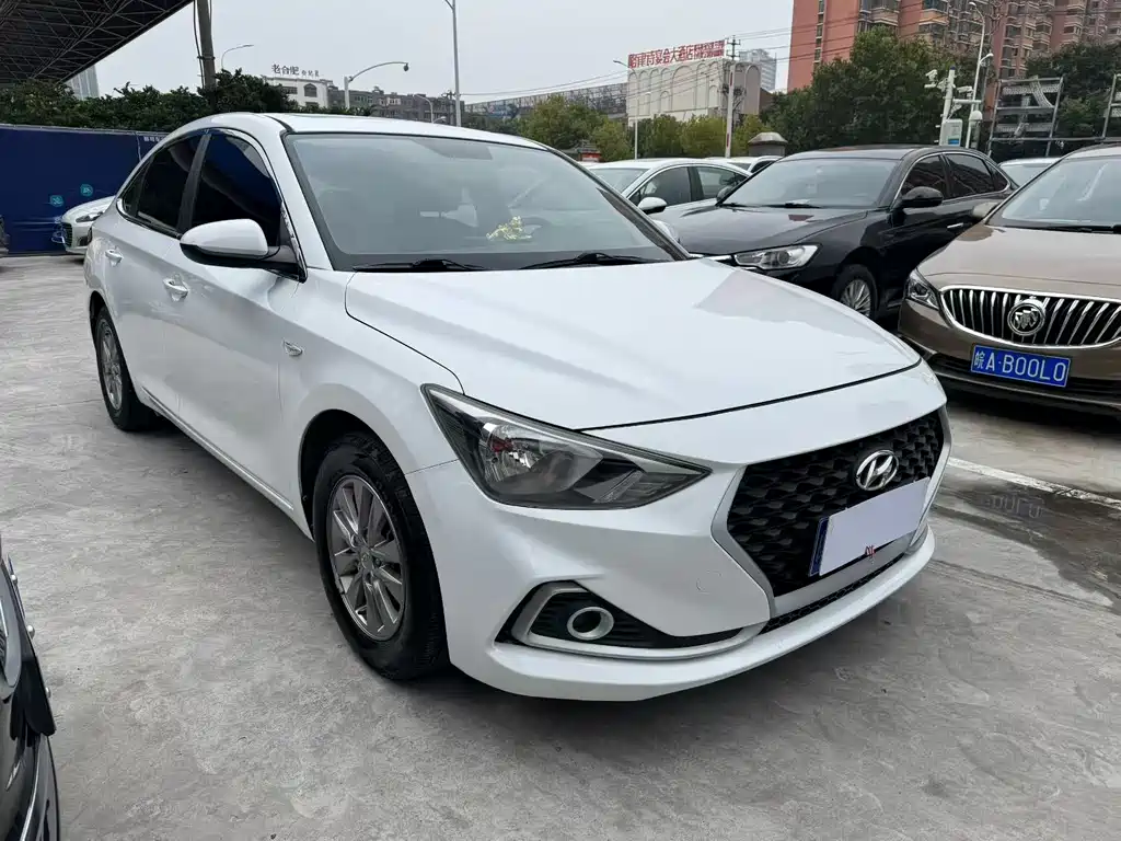 Hyundai Elantra — фото 3
