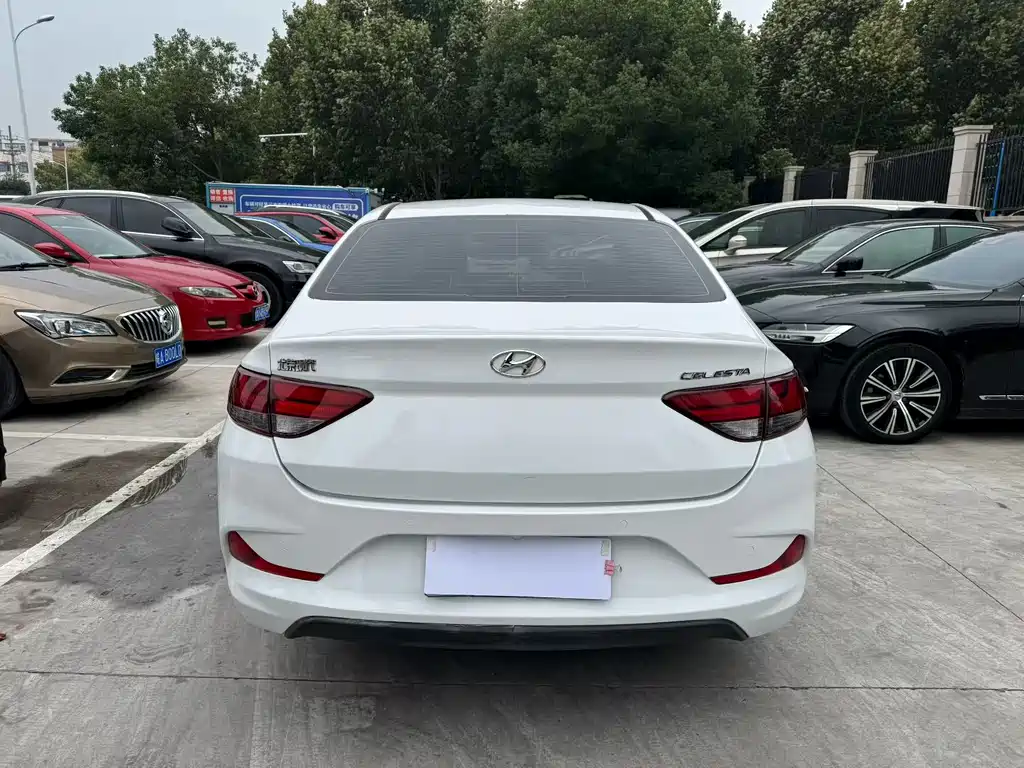 Hyundai Elantra — фото 4