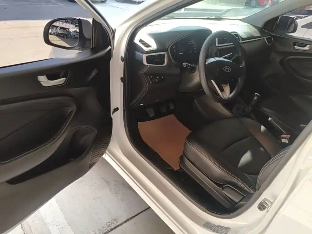 Hyundai Verna — фото 15