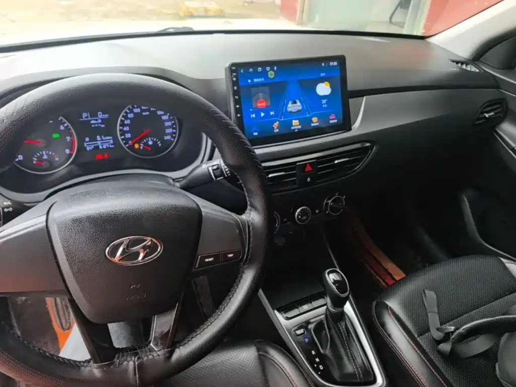 Hyundai Elantra — фото 2