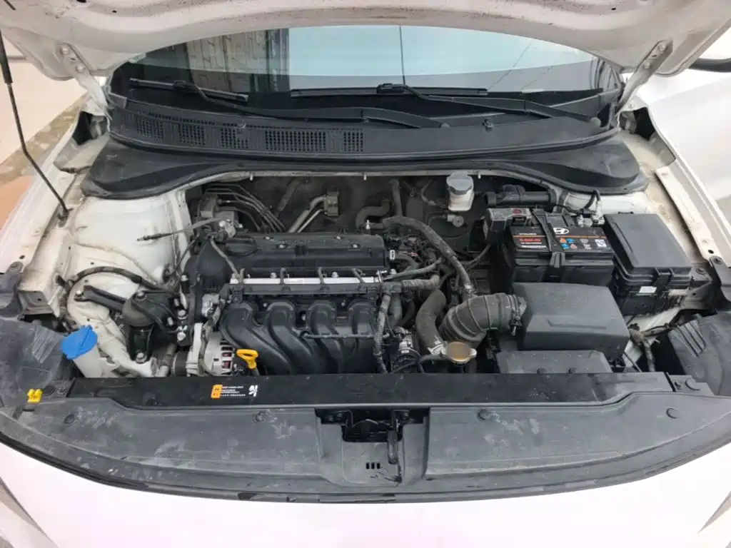 Hyundai Elantra — фото 13