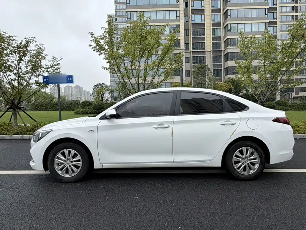Hyundai Elantra — фото 19