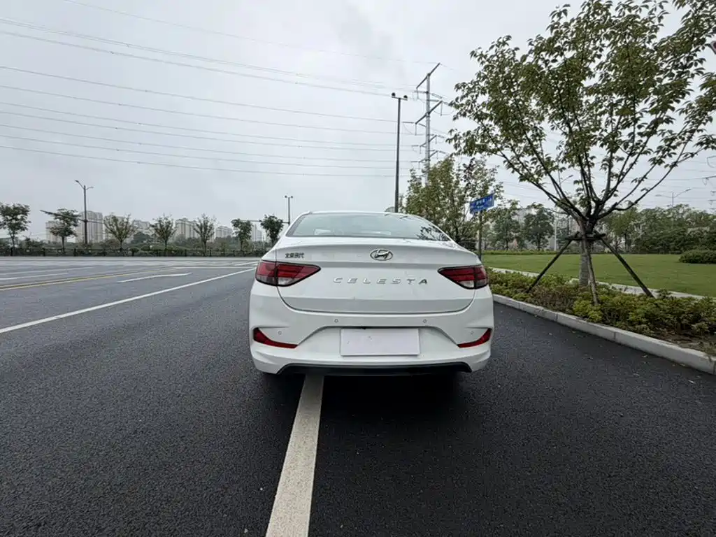 Hyundai Elantra — фото 20